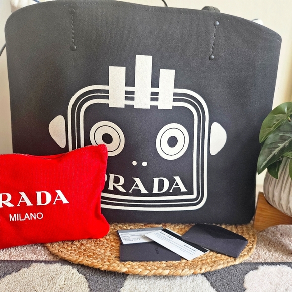 PRADA BAG - Picture 1 of 13